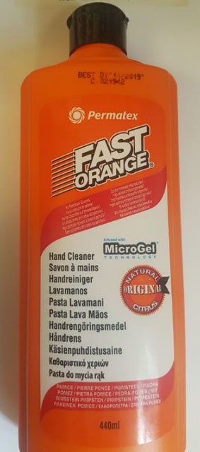 Výrobok na umývanie rúk pod názvom Fast Orange Hand Cleaner.