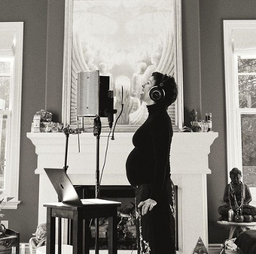 Speváčka takto oznámila tretie tehotenstvo.