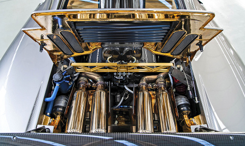 Motorový priestor je tepelne izolovaný zlatom.