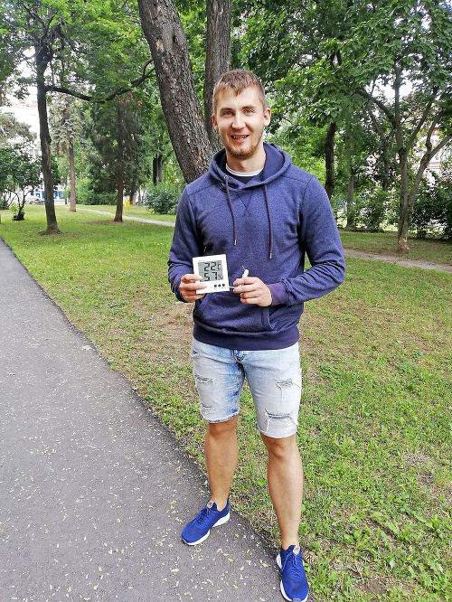 Košice 22°C 11.30 hod.: Peter (26) tvrdí, že nižšie teploty sú pre neho príjemným osviežením.