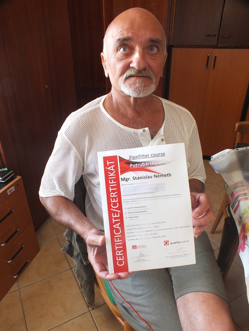Stanislav Németh (58) má aj certifikát  z potrubárskeho kurzu.