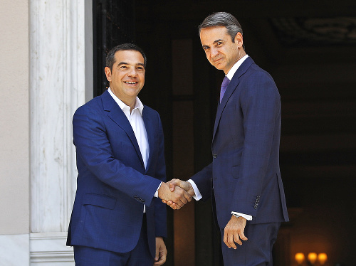 Novým premiérom bude K. Mitsotakis (vpravo).