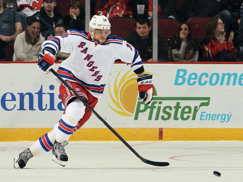 Šikovný slovenský hokejista bude zrejme obliekať dres New Yorku Rangers aj naďalej.