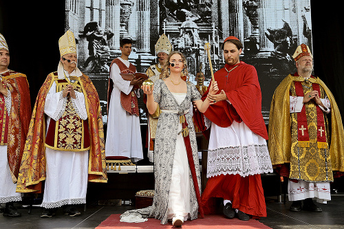 Korunovačné slávnosti pripomenuli návštevníkom korunováciu Márie Ludoviky.