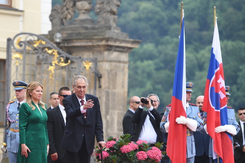 Prezidentka Zuzana Čaputová na návšteve u Miloša Zemana na Pražskom hrade.