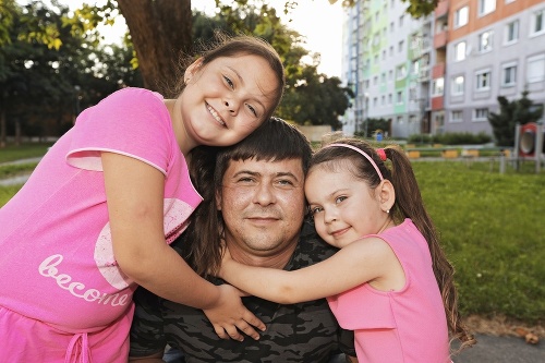 Emmka (4) a Jessica (9) s otcom Stanislavom (34)