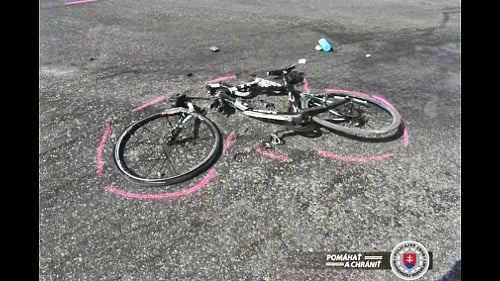 Cyklista utrpel poranenia, ktorým na mieste podľahol.