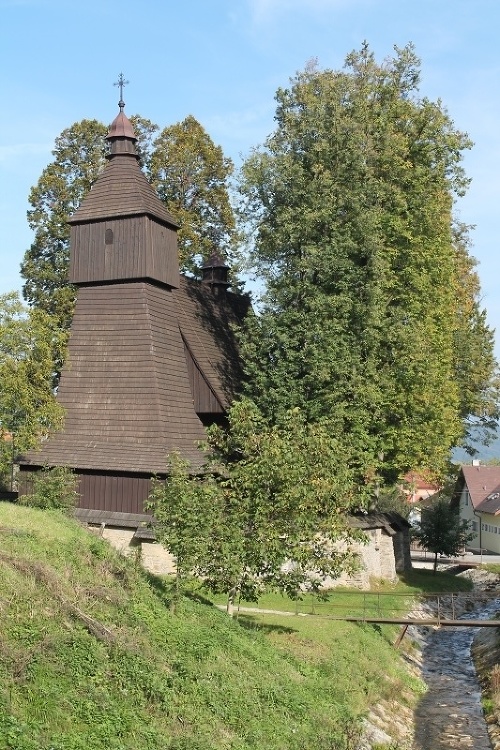 Drevené kostolíky na východe Slovenska očarili Angličanku Helen.