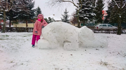 V Kolárove vyrobili zo snehu slona!