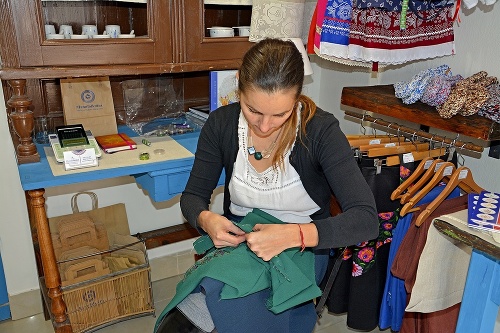  Svetlana (34) neváha vyrábať pre zákazníkov šaty aj na mieru.