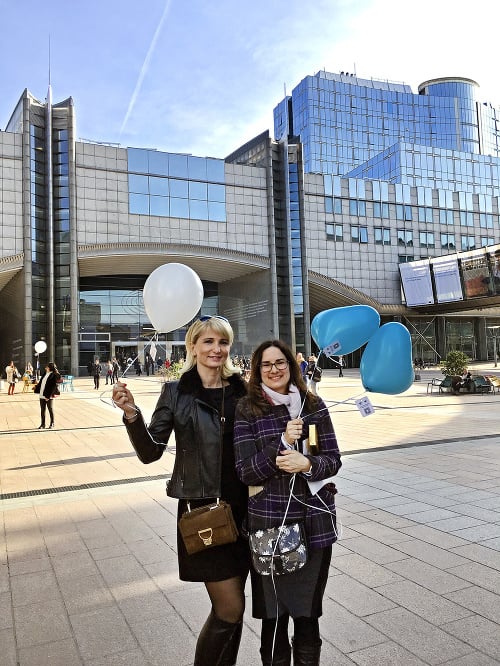 Podpora: Doktorka Žilinská s pacientkou po transplantácii pľuc na podujatí Eudonorgan.