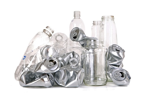 Koľko fliaš a plechoviek chcú recyklovať.