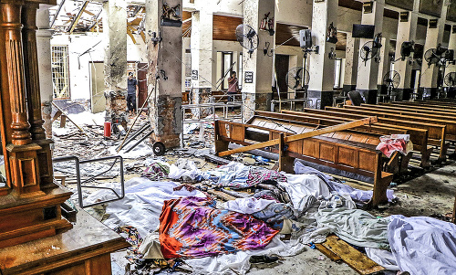Kostol, v ktorom vybuchla bomba, je úplne zdemolovaný.