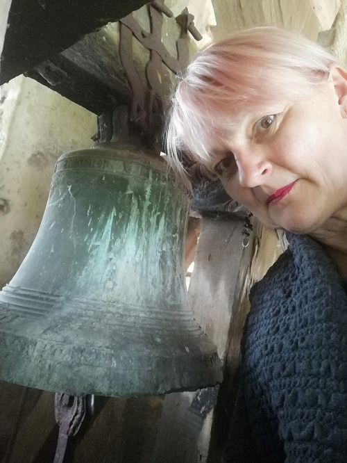 Jana: Na zvonoch od jej predkov stojí nápis - Liať ma dali Jozef Kóňa s manželkou Máriou, rod. Bečkovou.