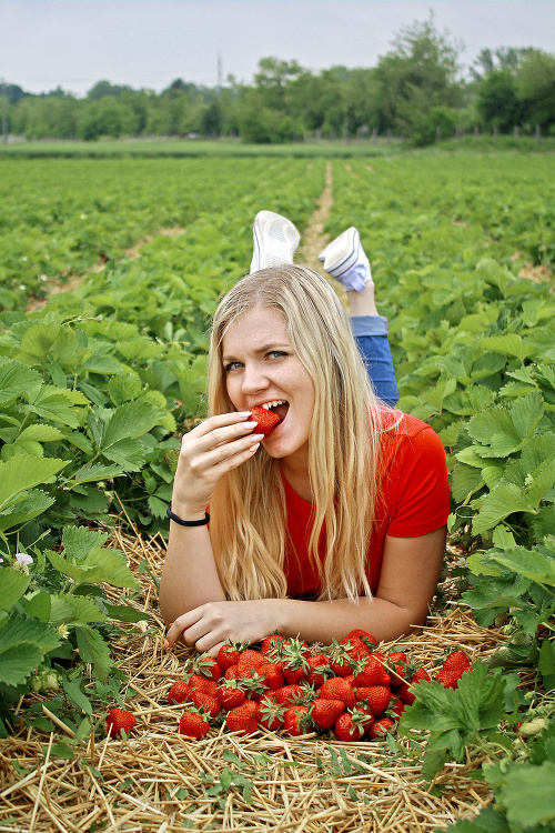 Máj 2018: Vivien (22) tvrdí, že jahody z Dvorov sú najlepšie na svete.