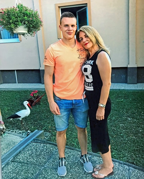 Adam Liška (19) a mama Andrea (45)