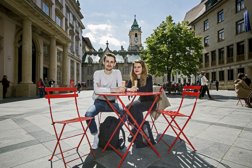 Ján (23) a Zuzana (25) si nové sedenie pochvaľujú.