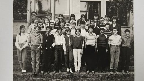 So spolužiakmi: Budúca prezidentka (tretí rad, druhá zľava) chodila do Základnej školy Fándlyho v Pezinku.
