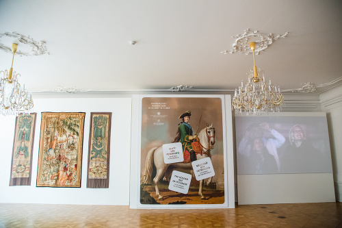 Zlatý vek Peterhofu bola podľa neho historicko-umelecká výstava, jej slovenská časť je predovšetkým historická. 