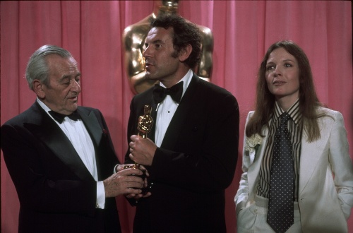 Oscara získal za film Prelet nad kukučím hniezdom.
