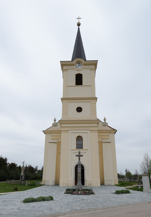 Kostol sv. Martina v obci Ivanka pri Nitre.