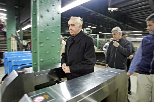 Ako bežný človek: Ako kardinál v Buenos Aires na prepravu využíval metro.
