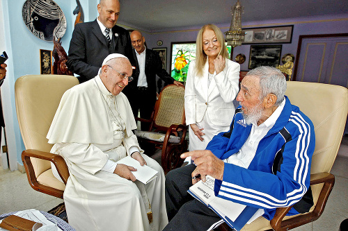 Diplomat: Svätý Otec pomohol obnoviť vzťahy USA a Kuby. Na fotke s Fidelom Castrom († 90).