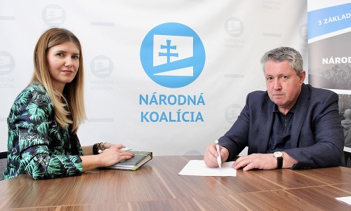  Slavěna Vorobelová, predsedníčka s Petrom Sokolom, 1. podpredsedom strany NÁRODNÁ KOALÍCIA