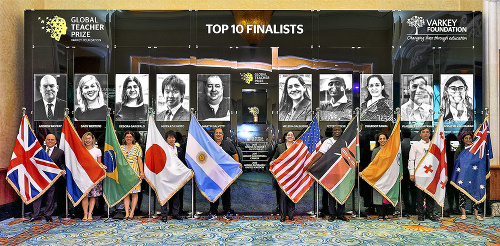 Desiati finalisti tohtoročnej súťaže Global Teacher Prize v Dubaji.