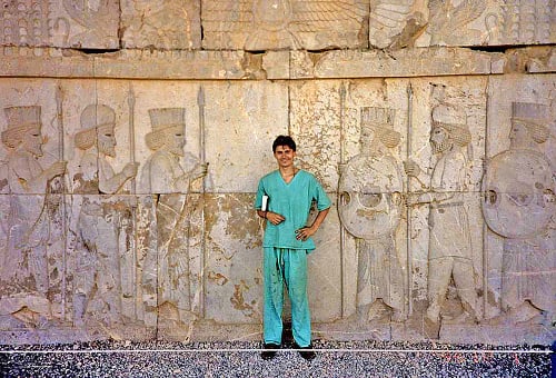 1995: V Perzepolise v Iráne bol ako  mladý medik. 