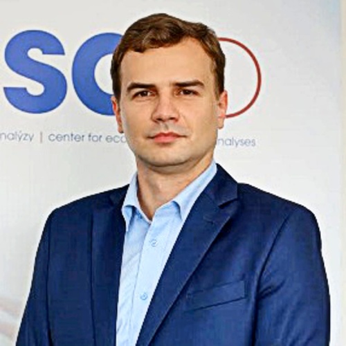 Tomáš Meravý, ekonóm.