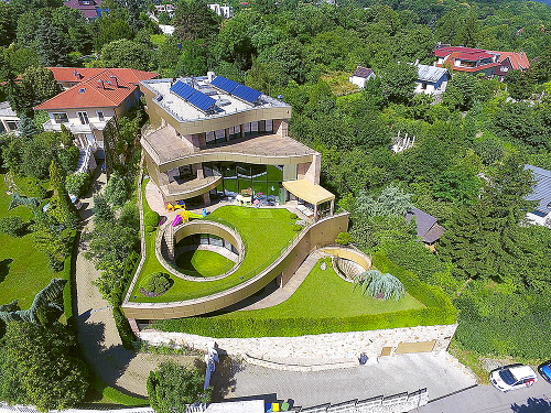 Luxusná vila na Slavíne: 10 000 000 €*