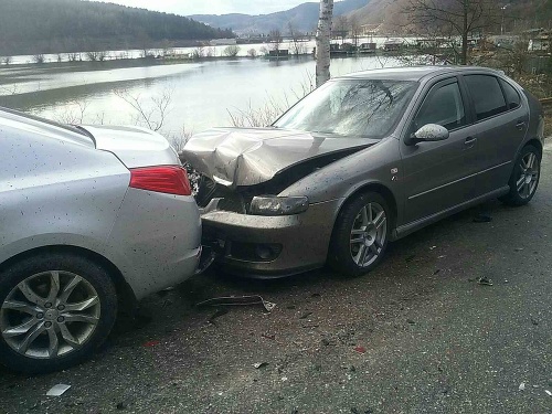 V katastri obce Udiča (okres Považská Bystrica) sa v pondelok ráno zrazili štyri autá.