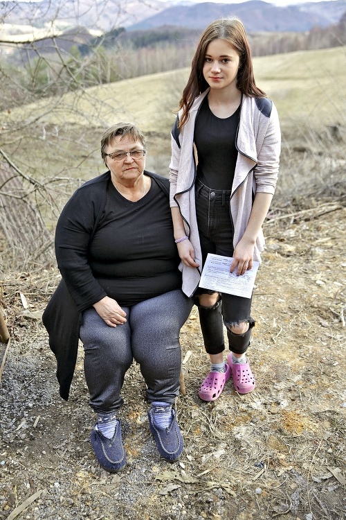Pani Anna (64) a Lenkina sestra Lucka (14) sa nevedia z jej smrti spamätať. 