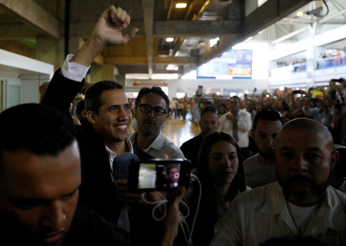 Vodca venezuelskej opozície Juan Guaidó sa vrátil do Caracasu.