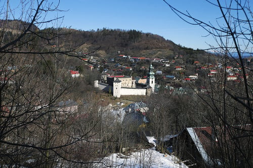 Okrem priestorov Starého zámku sa vo filme objavia aj pohľady do ulíc centra Štiavnice.