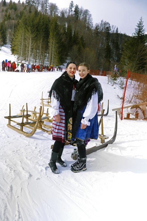 Najkrajšia posádka: Patrícia Piliarová (22) a Alexandra Vrbovská (20) boli ozdobou pretekov. 