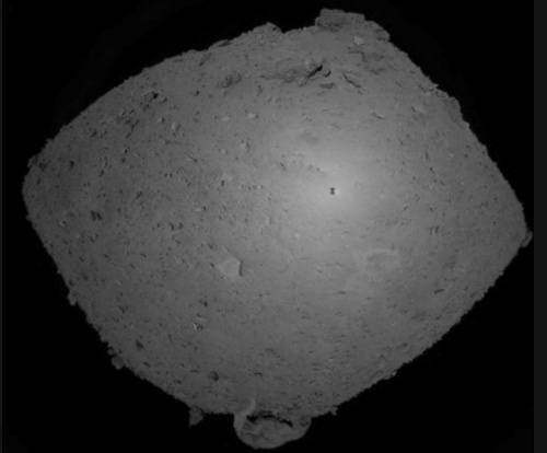 Na snímke z 25. októbra 2018 pohľad na  asteroid Rjugu. 