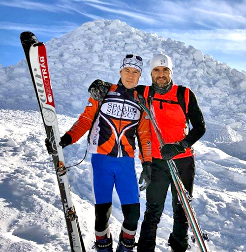 Šport: Viktor je aktívny športovec. Zúčastňuje sa napríklad na amatérskych preťekoch v behu, triatlone či bežeckom lyžovaní. 