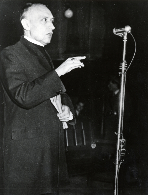 Maďarský kardinál József Mindszenty na archívnej snímke z roku 1949