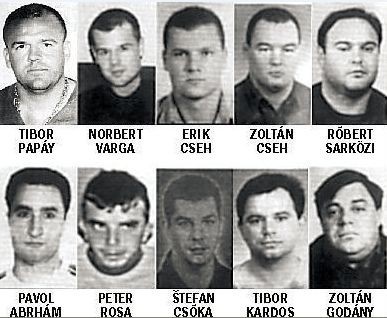 Toto sú zavraždení členovia gangu pápayovcov. 