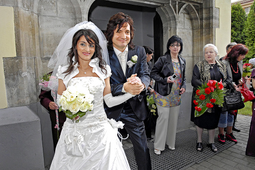 Jún 2009: Rocker si vzal za manželku  Mirku, s ktorou majú dve deti.