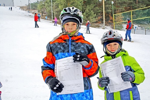 Danny (10) mal dvojnásobnú radosť, z vysvedčenia aj lyžovania.