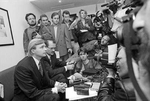 1995: Figuroval aj v kauze Technopol, ktorá vyústila do únosu prezidentovho syna. Michal Kováč ho spolu s ďalšími omilostil. 