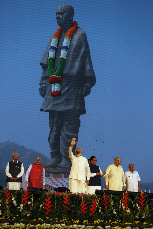 V Indii odhalili najvyššiu sochu na svete.