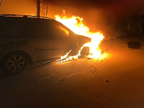 Marianka 16.1.2019 o 03.00 hod.: V stredu nadránom zachvátili starostovo auto plamene. 