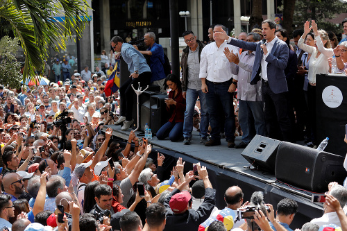 Juan Guaidó pred svojimi sympatizantmi v Caracase