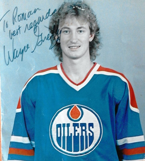 Wayne Gretzky sa Romanovi nielen podpísal, ale aj ho oslovil menom.
