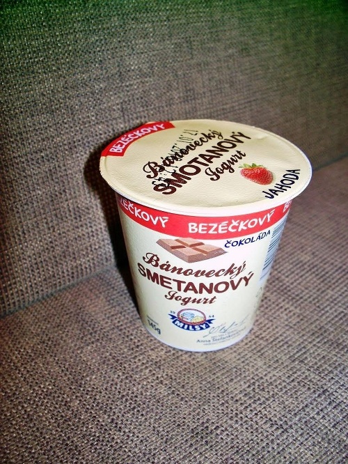 Jeden jogurt, dve príchute. Takýto kuriózny výrobok kúpila Silvia v Banskej Štiavnici.