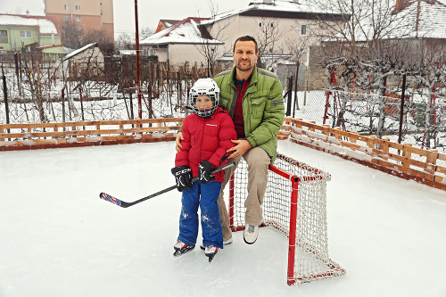 Na klzisku sa môžu zadarmo korčuľovať ľudia z celého okresu.